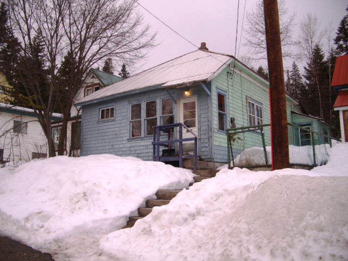 Det här huset kan man förmodligen hyra om man vill säsonga i Red Mountain. Hör av dig till Angela i så fall.