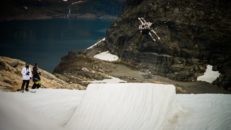 Snowboardproffs coachar på What! Summer Camp