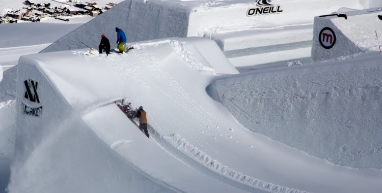 Årets monsterbygge tar form.