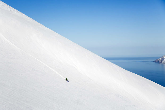 Fredrik Andersson gasar nerför några av de nära tusen fallhöjdsmetrarna som han turat upp. 