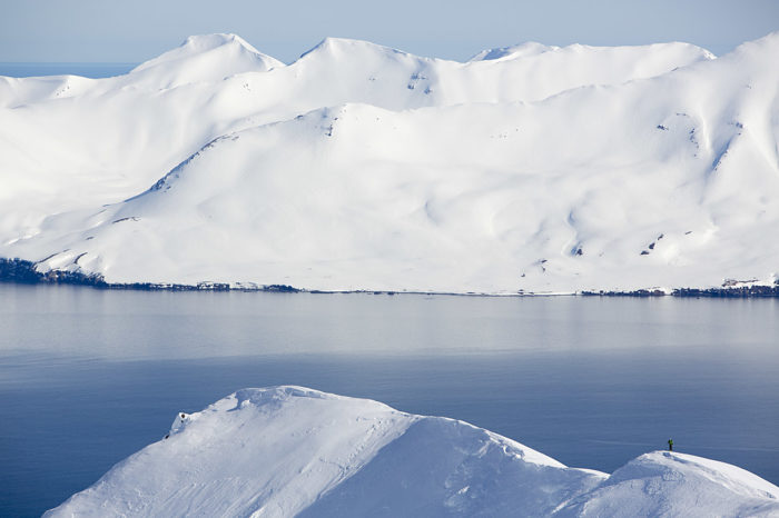 Vita berg och blått hav – hur kan en så enkel kombination framstå som så skön?