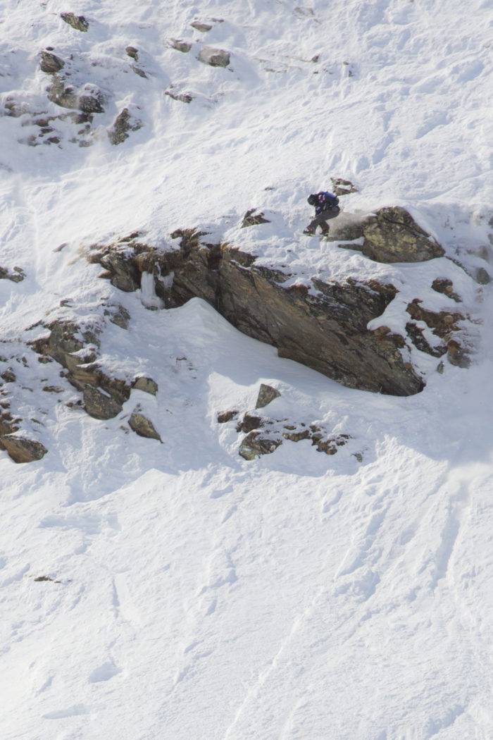 Gran landar sista klippan för säsongen som på beställning. Största droppet bland brädåkarna idag. Men halvminuten tidigare var han borttappad i sitt åk. Han vet att det är kört.