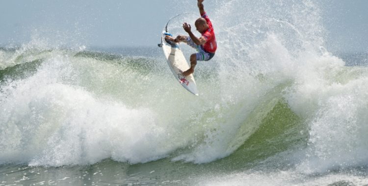 Kelly Slater och Quiksilver går skilda vägar efter ett 23 år långt samarbete.