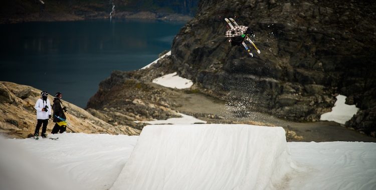 Vinn en plats på What! Summer Camp!