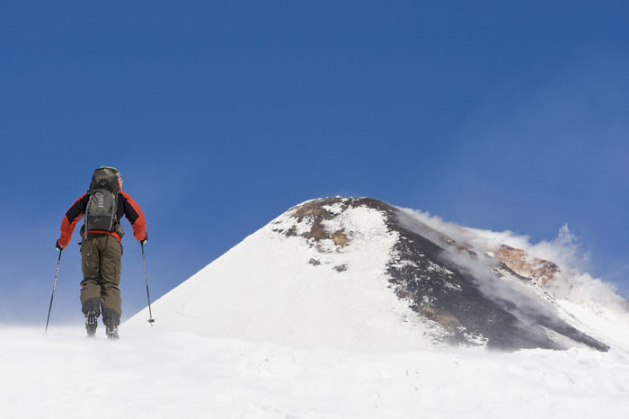Nästa bakslag kom när de besteg Etna.