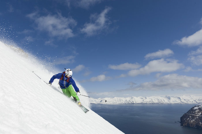 Vintern 2010 var Schenholm på ett fotouppdrag på Island. I samma veva hade Eyjafjallajökul ett utbrott men när drömbilden väl skulle tas hade Fredriks skidsällskap åkt vidare.