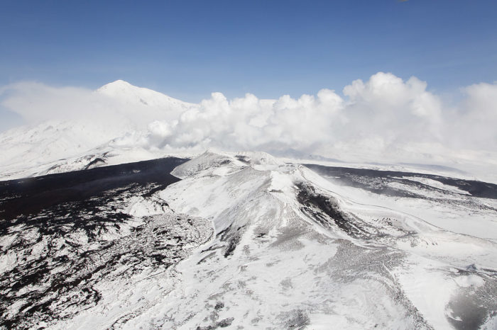 Kamchatka har 29 aktiva vulkaner – ett perfekt ställe för förverkligandet  av drömbilden.  
