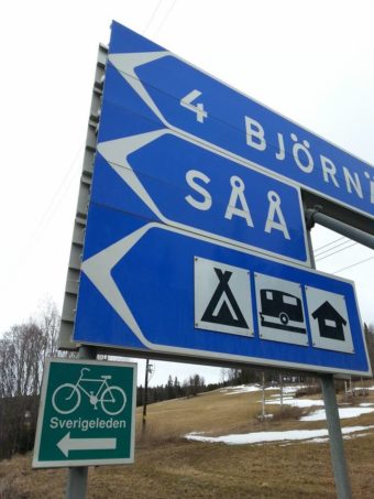 Campingliv med Åreskutan i fonden. 