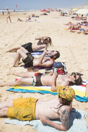 "Solkräm är för fegisar" Första dagen i solen passade de flesta i det svenska laget på att bränna lite hud.