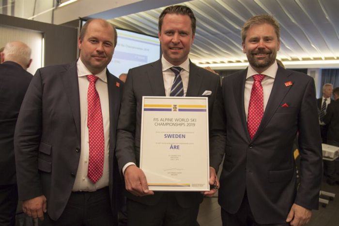 Niklas Carlsson (SSF), Mats Årjes (FIS) och Åres destinationschef Niclas Sjögren Berg.