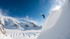 Johnny Collinson är en estradör