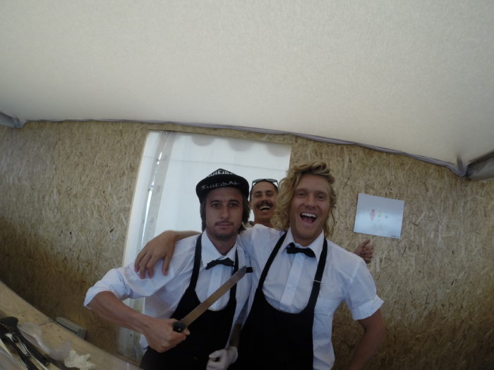 Wille Lindberg med chefen som gav han ett jobb i startgrinden på Courmayeur Freeride