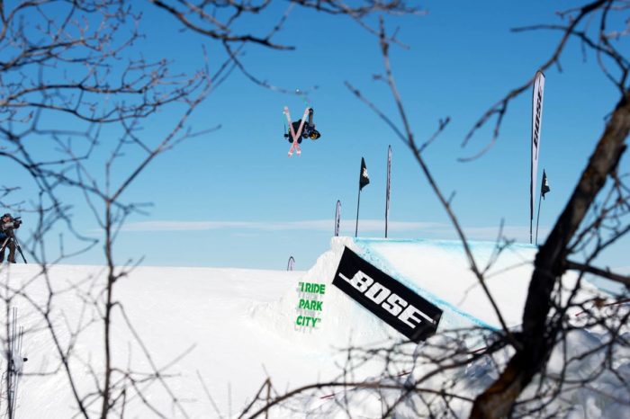 McRae Williams snurrar loss i en av Park Citys parker.