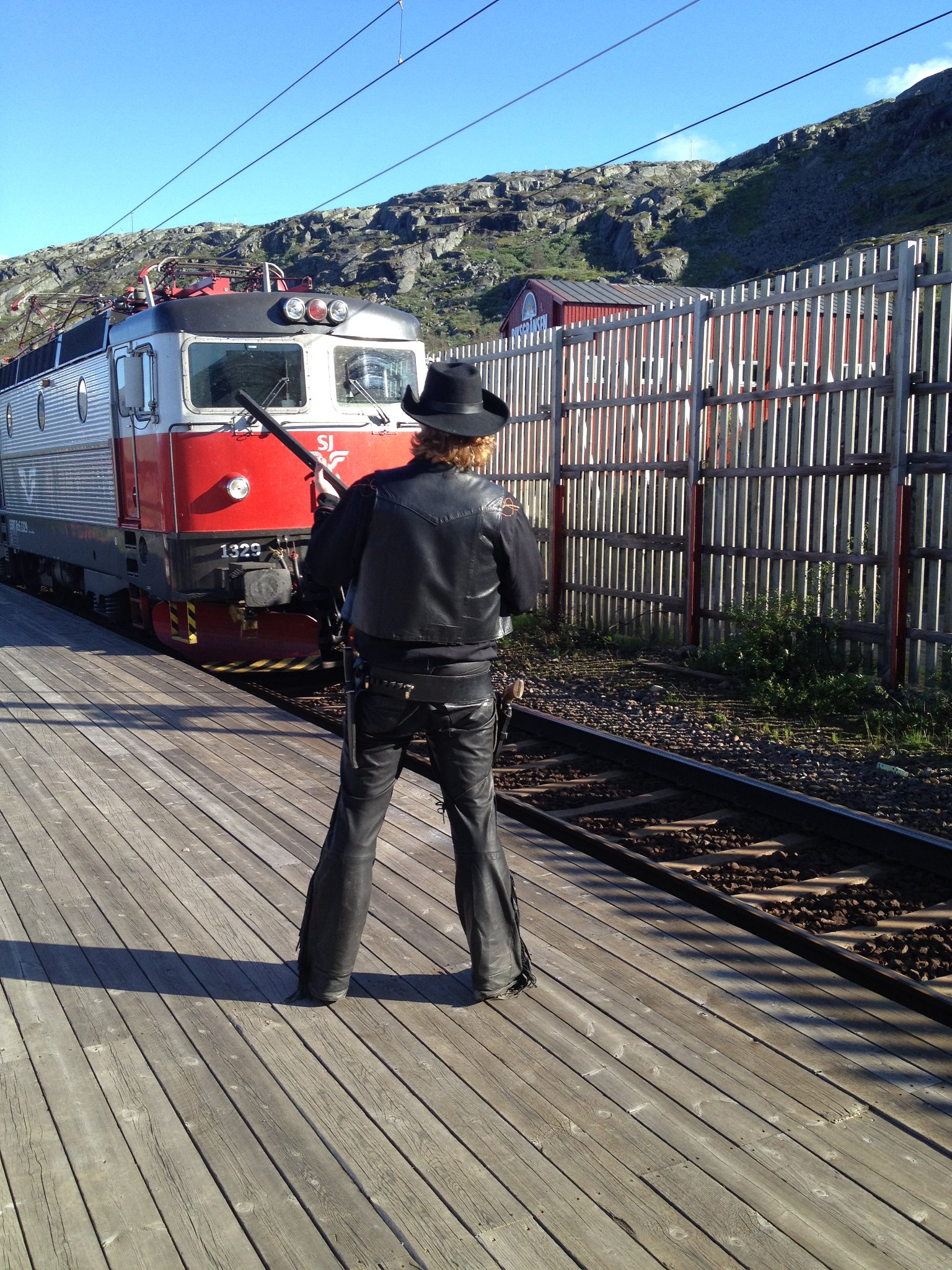 Ingen lokförare är säker i Riksgränsen. This is cowboy territory 