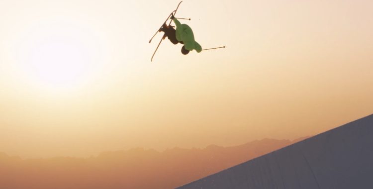 Kevin Rolland svävar högt över pipekanten.