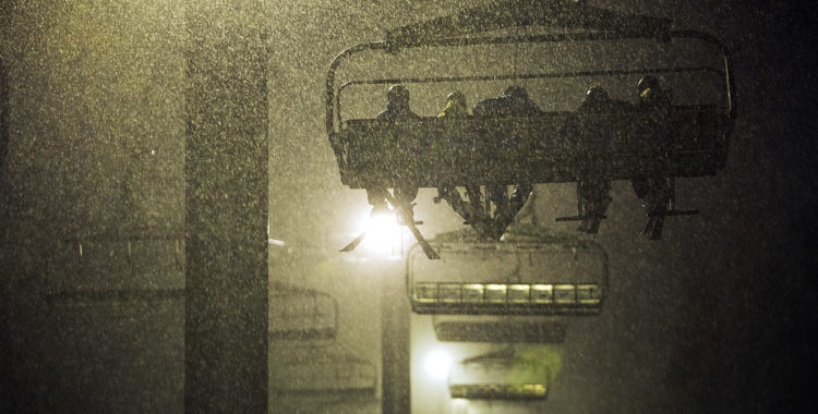 Försäsongstyngd kvällsluft i Hemsedal. Men vad gör man inte för de första svängarna