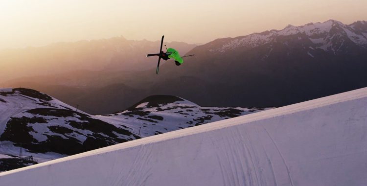 Kevin Rolland öser på i pipen.