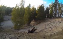 Kolla in: Skidåkning på asfalt, sand och sten