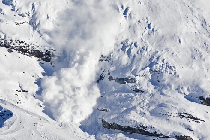 Laviner kan gå där du minst anar det och det behöver inte vara bjässar för att du ska hamna i fara