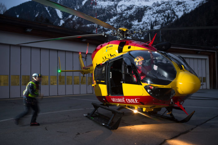 Larmet går! Full fart ut till helikoptern