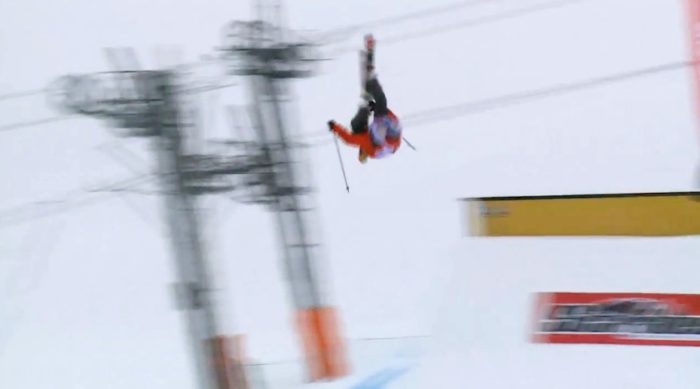 Jesper voltar av den första railfeaturen.