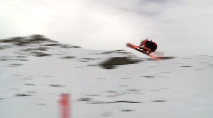 Wester på väg mot segern under en grå himmel.