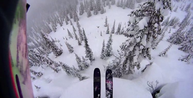 Nick McNutt tar sikte över träden och trycker av