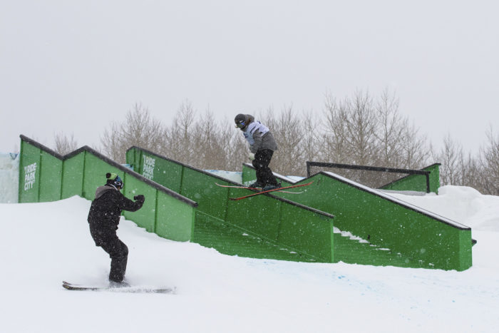 Emma på den övre railen.