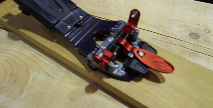 The M Equipment demonstrerar en ny typ av telemarksbindning