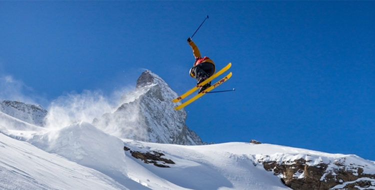 Tanner Rainville hänger ut en trea för team Amerika