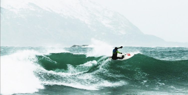 Nordnorge: kallt vatten, bra swell och rasande vacker natur.