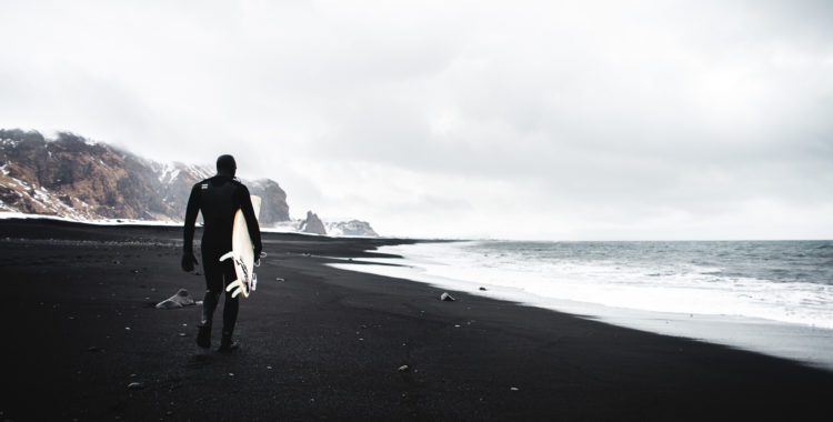 Stefan Lindstedt på en ödslig Isländsk strand