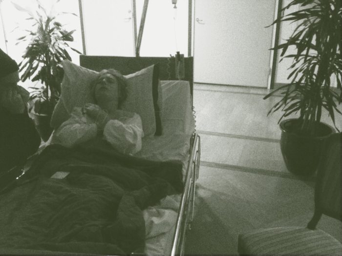 Axels korsband var av och skidorna skulle stå på is ett tag