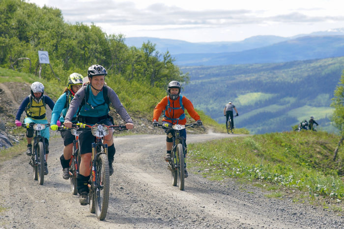 Peppat gäng påväg upp till nästa sträcka