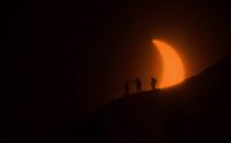 Fängslande friåkning i total solförmörkelse