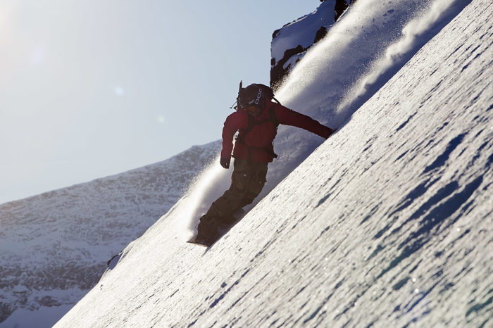 Daniel testar materialet