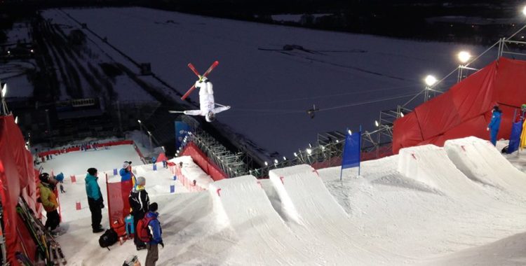 Ludvig frusen under en backflip i Moskva