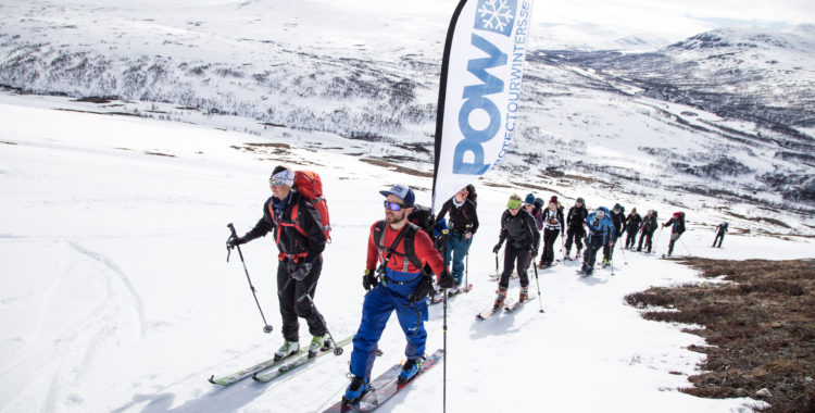En klimattur i Jämtlandsfjällen där vi varvade grym skidåkning med korta föreläsningar om klimatfrågan. Johnn kånkar flaggan