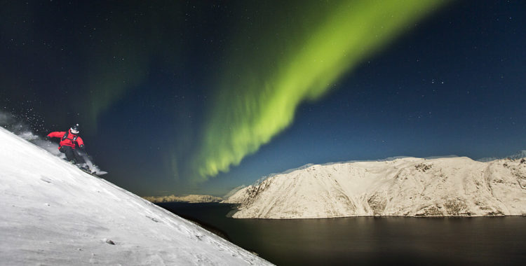 Ett stycke chefredaktör flyter nedför Vassnestind. 