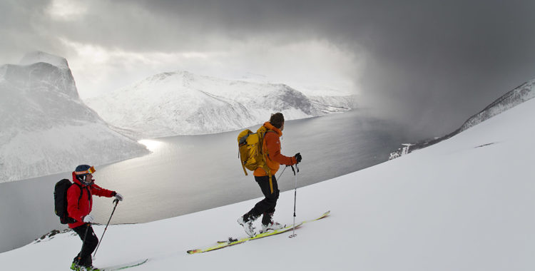 Strax före det första stormmolnet slog till Stephan och Lasse Hoel i Senja. 
