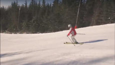 88-åringen Ulla Lindeberg åker skidor