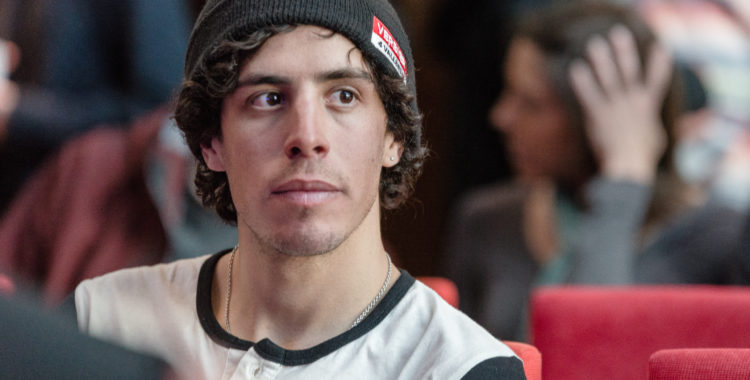 Leo Slemett, den unga och kompletta åkaren som söker linjer där han hela tiden utmanar sig själv. Inspirerad av Candide Thovex och den unika skidatmosfären i hans hemort Chamonix. 