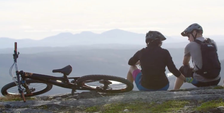 Jackie och Reine vilar benen.