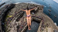 Klippdykare kastar loss på Irland