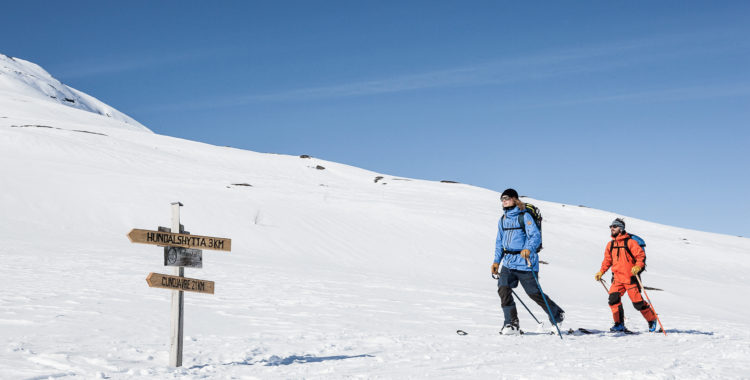 Johnn Andersson och Tom-Oliver Hedvall på väg mot Hunddalen.