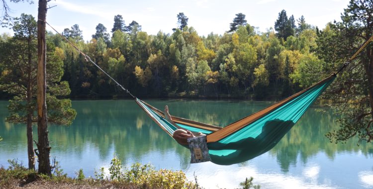Podcast-tips för att dämpa ångesten i sommarhettan