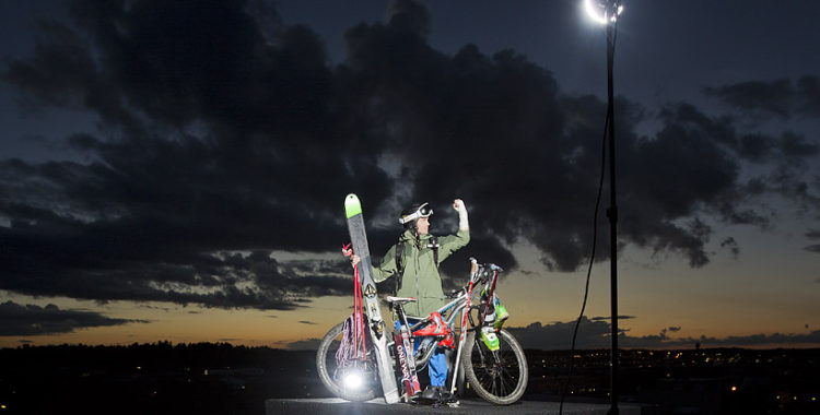 Per Jonsson gillar många olika sporter, därför tarvas mången utrustning. 