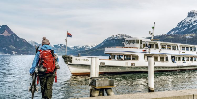 Schweiz kommer till Norrmalmstorg i Stockholm.