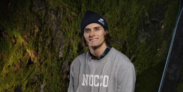 Olle Regnér släcker törsten med Nocco. 