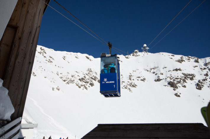 Vallugabahn II – blå och liten lyfter den till 2 811 meters höjd över havet